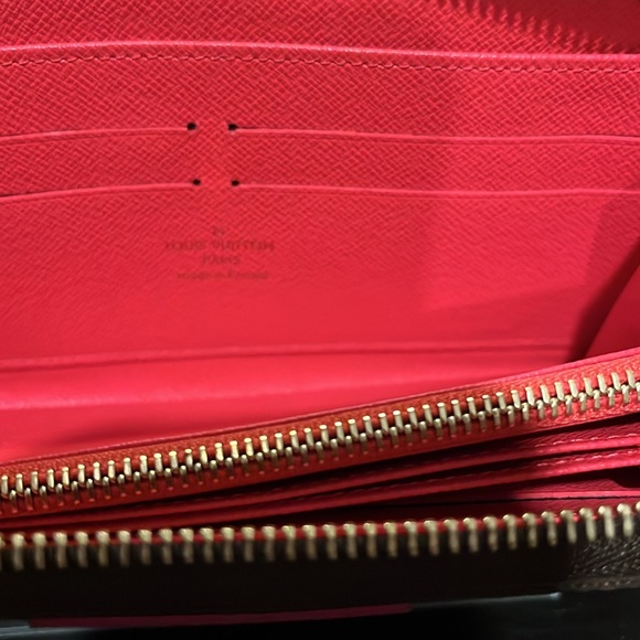 Louis Vuitton Limited Edition Totem Zippy Wallet - LIKE NEW - Picture 9 of 10